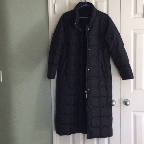 Full length ladies down coat - Picture 7 of 8